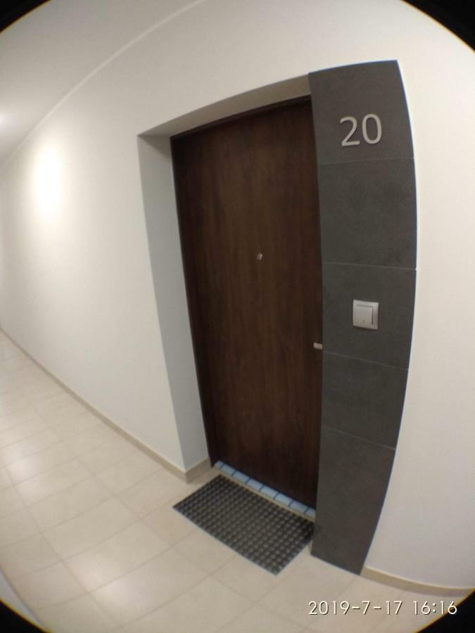 1120 Smialego 41 - Tanie Pokoje W Apartamencie - Samodzielne Zameldowanie - Self Check In Познань Экстерьер фото